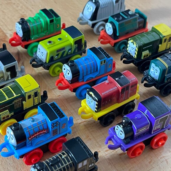 Thomas & Friends Toy Trains MINIS Mixed Train Lot - Picture 4 of 6